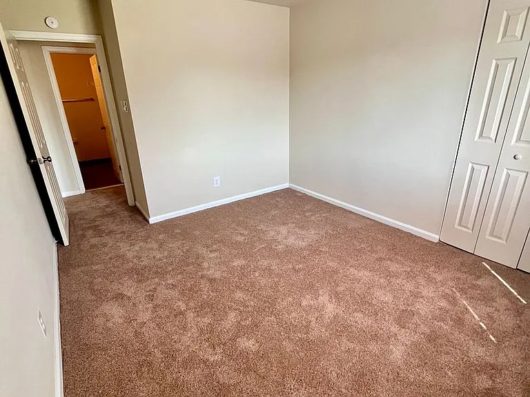 Oak Tree Apartments — Photo 45
