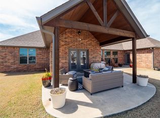 2727 Woodlawn Ct, Shawnee, OK 74804