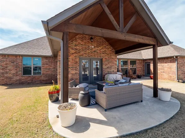 2727 Woodlawn Ct, Shawnee, OK 74804