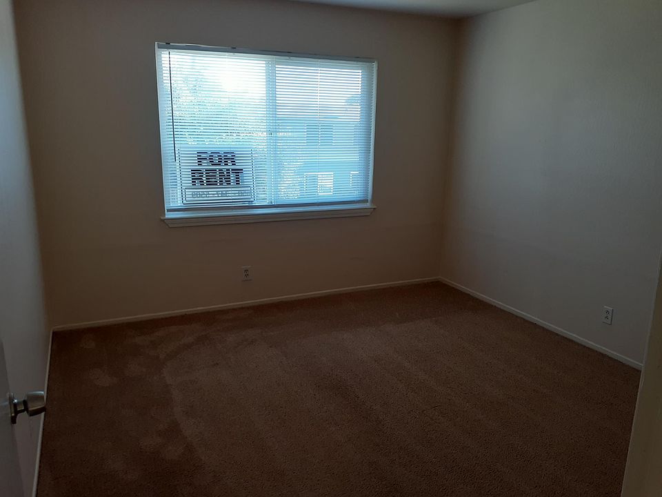 1st image of 405 Rogell Ct #4