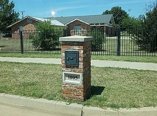 1005 N 15th St, Frederick, OK 73542