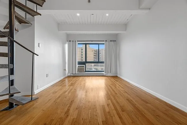 2 bed, 1.5 bath, 647 sqft, $3,950 — Photo 2