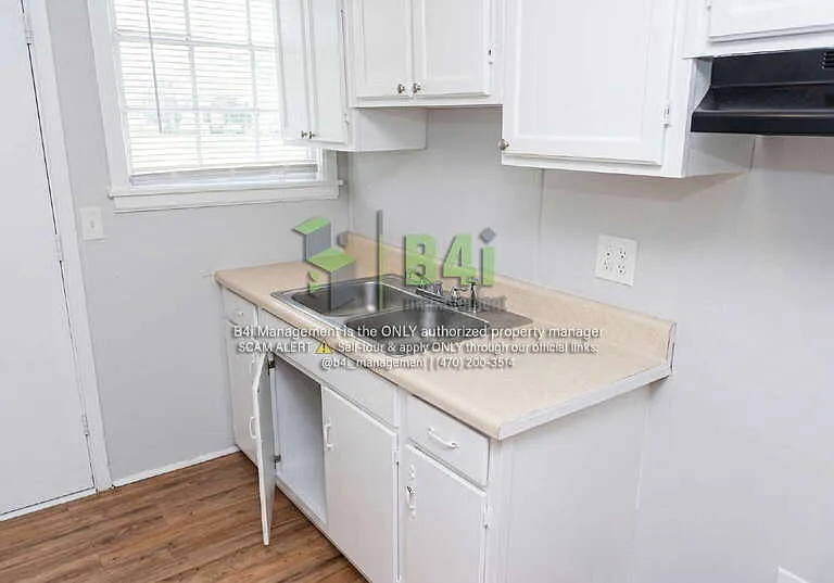 163 Munson Dr — Photo 3