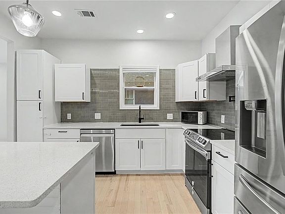 5th image of 827 Elbert St SW
