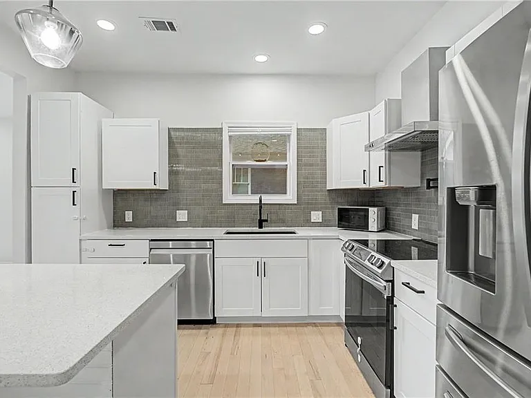 827 Elbert St SW — Photo 6