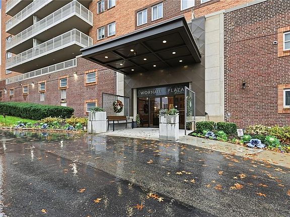 5th image of 310 W 49th St APT 403