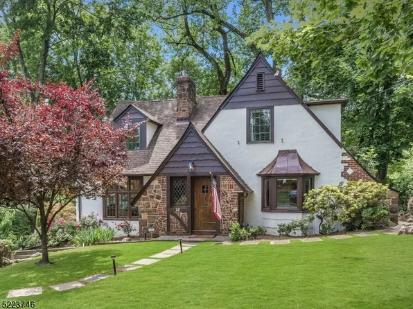 88 Maple St, Millburn Twp., NJ 07041