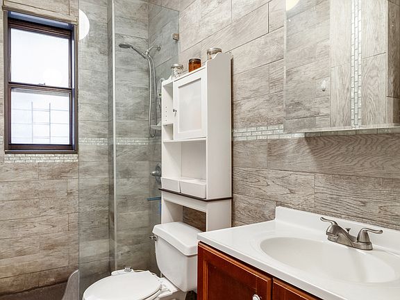 5th image of 30 Macombs Pl APT 23
