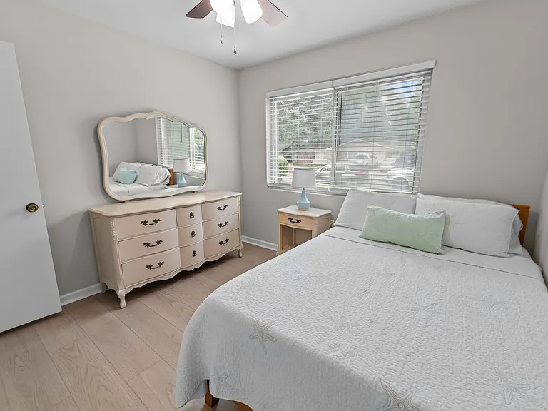 6 Monica Blvd — Photo 32