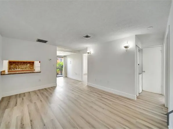 777 SW 9th Ave APT 301, Miami, FL 33130