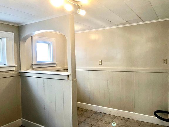 5th image of 169 Nassau Ave #6