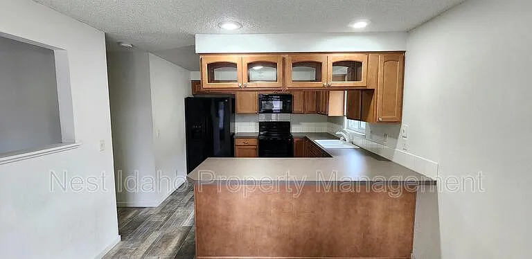 1377 E Wright St — Photo 4