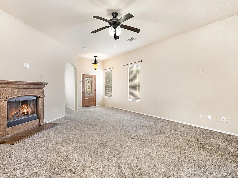 208 Whitman Dr — Photo 12