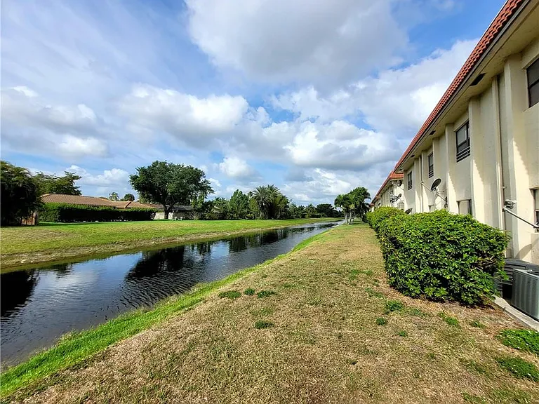 11096 Royal Palm Blvd — Photo 16