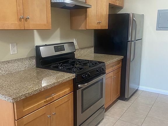 3rd image of 12405 Weddington St #21