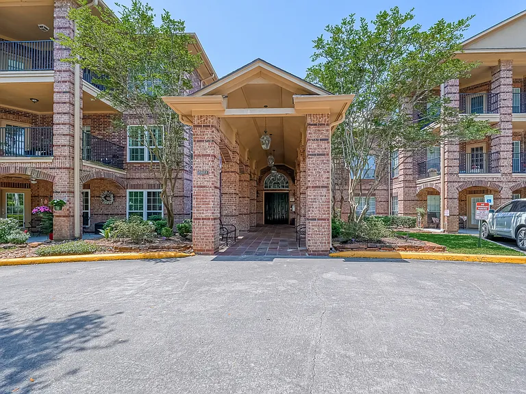 2803 Kings Crossing Dr #112 — Photo 24