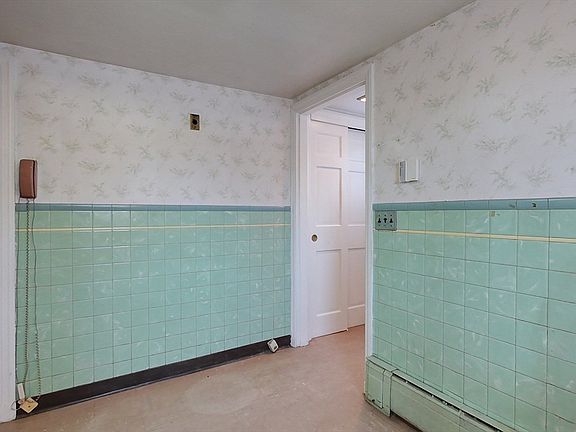 5th image of 222 W Townsend Rd