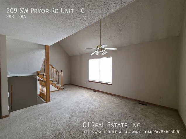 209 SW Pryor Rd #C — Photo 3