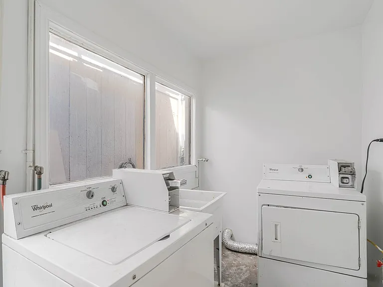1049 Western Ave #B — Photo 14
