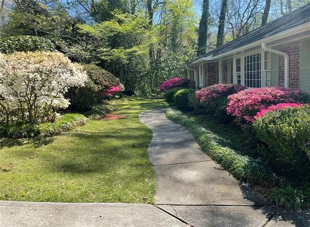 4 bed, 3.0 bath, 3107 sqft, $4,000 — Photo 2