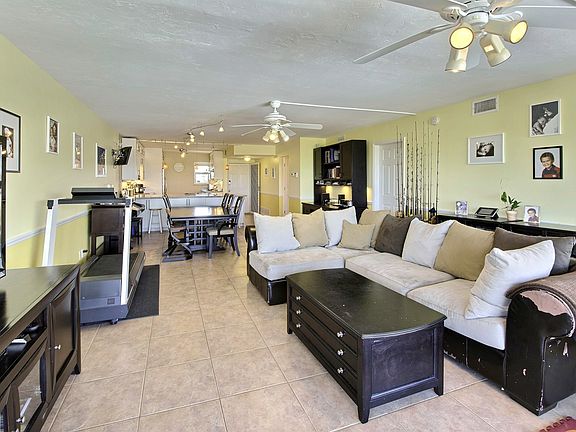 2nd image of 3121 NE 51st St APT 401E