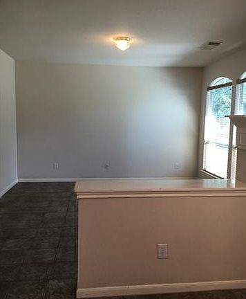 5th image of 724 Bent Wood Pl