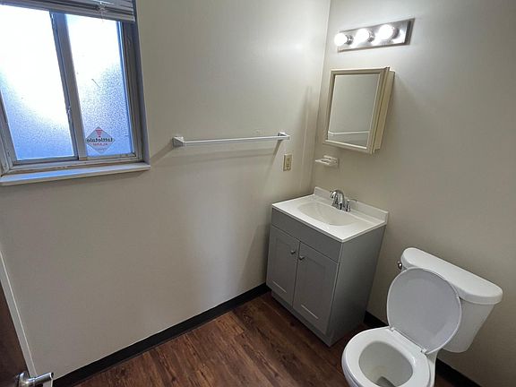 4th image of 781 Clarendon Ave APT B