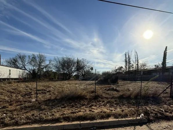 405 E Miller LOT N1/2, Dilley, TX 78017