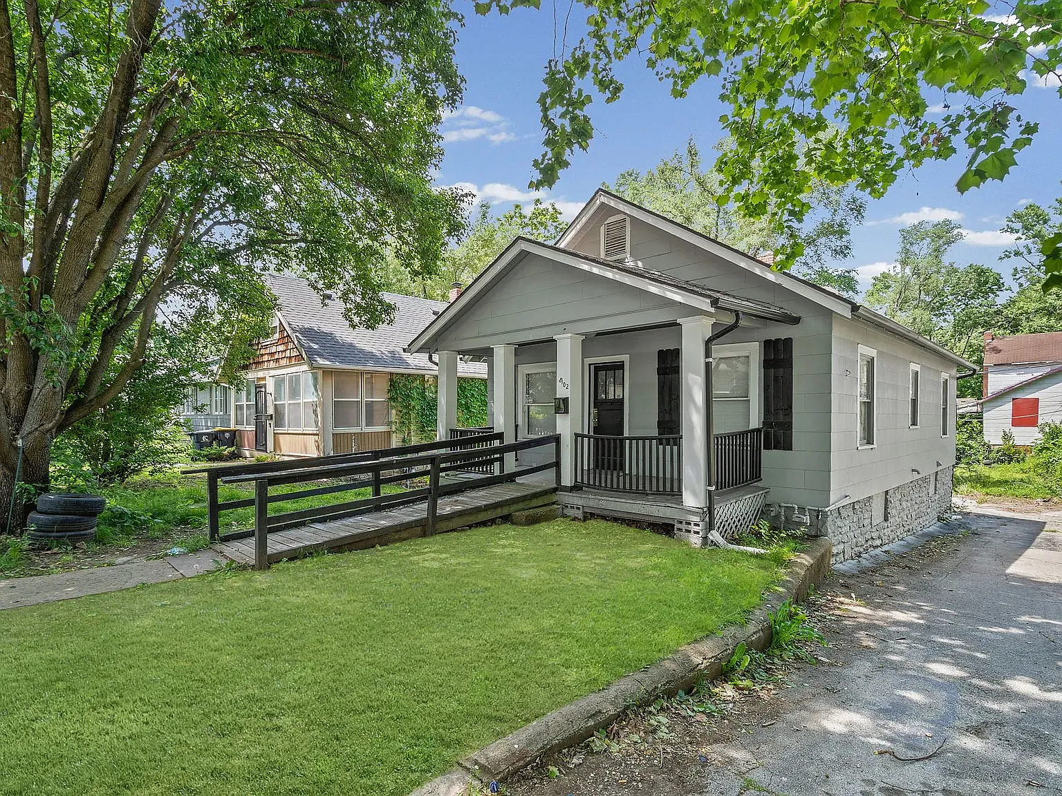 4 bed, $1,775 — Photo 1