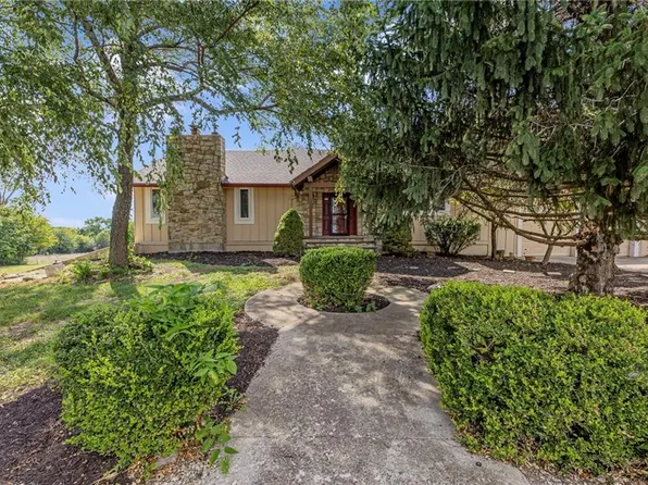 24510 Hospital Dr, Paola, KS 66071