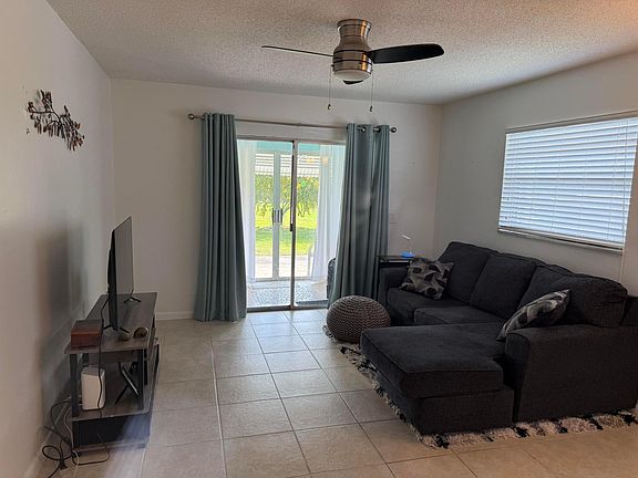 4th image of 300 SW Golfview Terrace #152