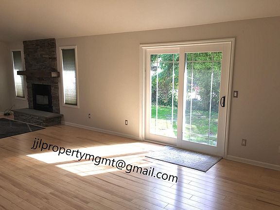 4th image of 1015 208th St SW
