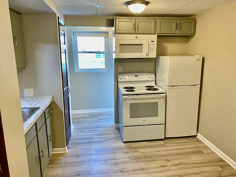 402 Tyson Pl #1 — Photo 2