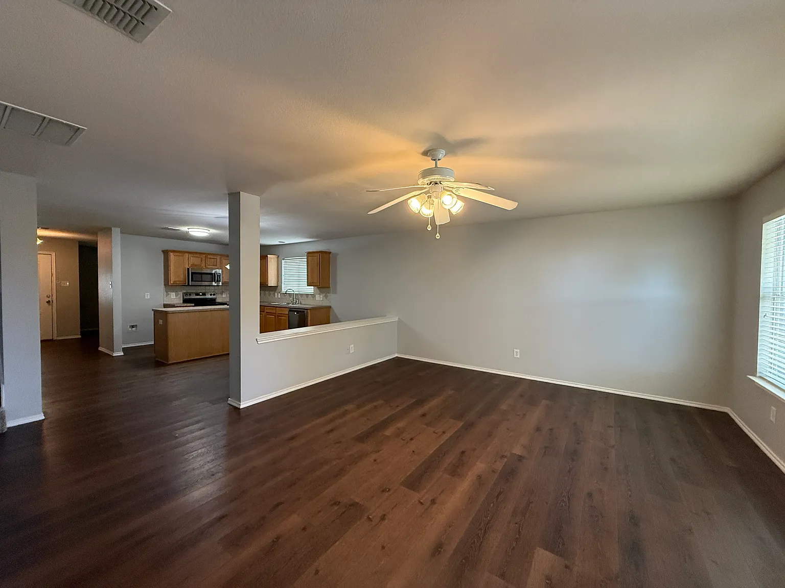 4 bed, 2.5 bath, 2306 sqft, $2,695 — Photo 3