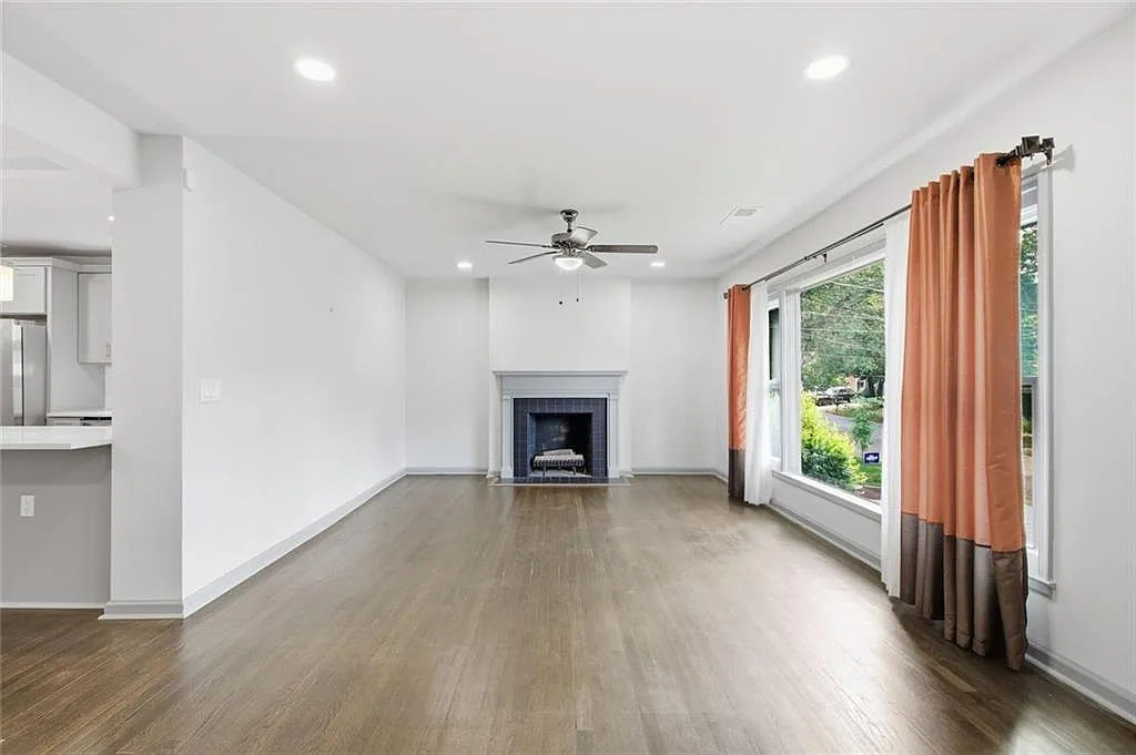 3 bed, 2.0 bath, 1857 sqft, $2,600 — Photo 4