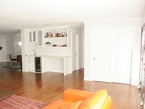 5th image of 835 Dartshire Way
