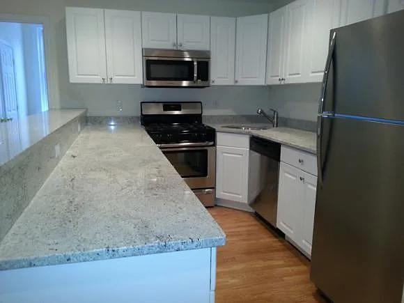 3 bed, 9999 sqft, $4,875 — Photo 2