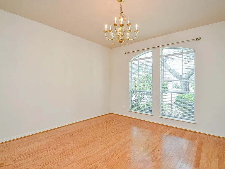 9403 Sundance Dr — Photo 2