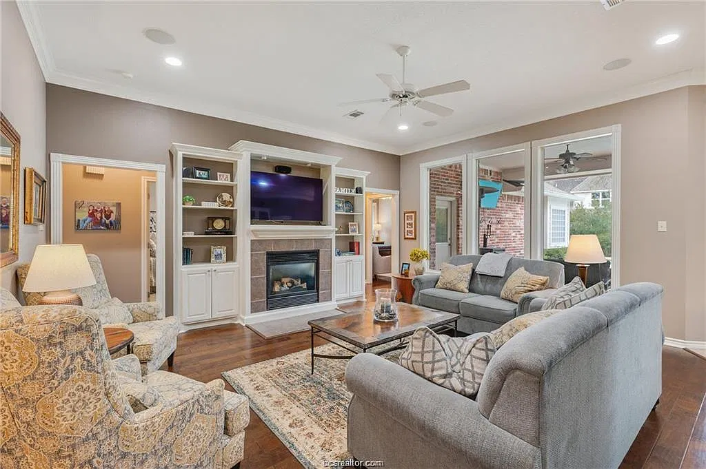 4 bed, 2579 sqft, $4,250 — Photo 4