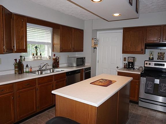 3rd image of 6459 Club Ln