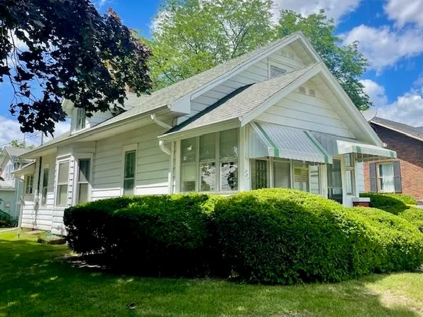 301 Montgomery Ave, East Dubuque, IL 61025