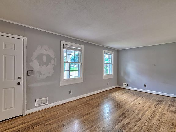 3rd image of 1907 Holland St