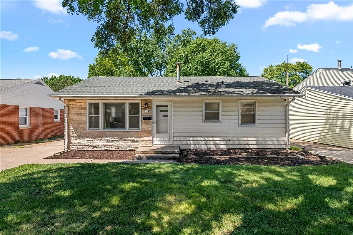 3 bed, 869 sqft, $1,600 — Photo 1