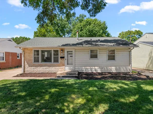 17 Midland Ct, Springfield, IL 62702