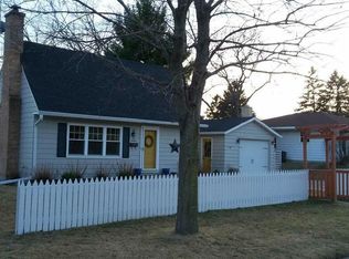 1016 Logan St, Lake Geneva, WI 53147