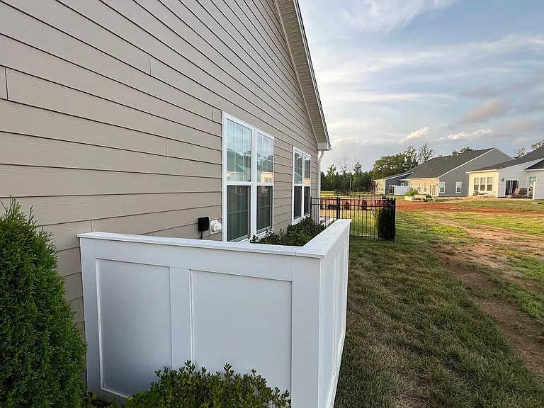 324 Bayberry Ln — Photo 5