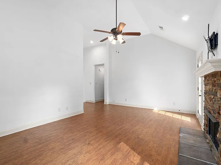 1845 Deerstand Dr — Photo 9