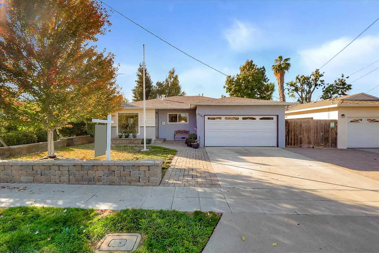 2567 Kelly St photo 1