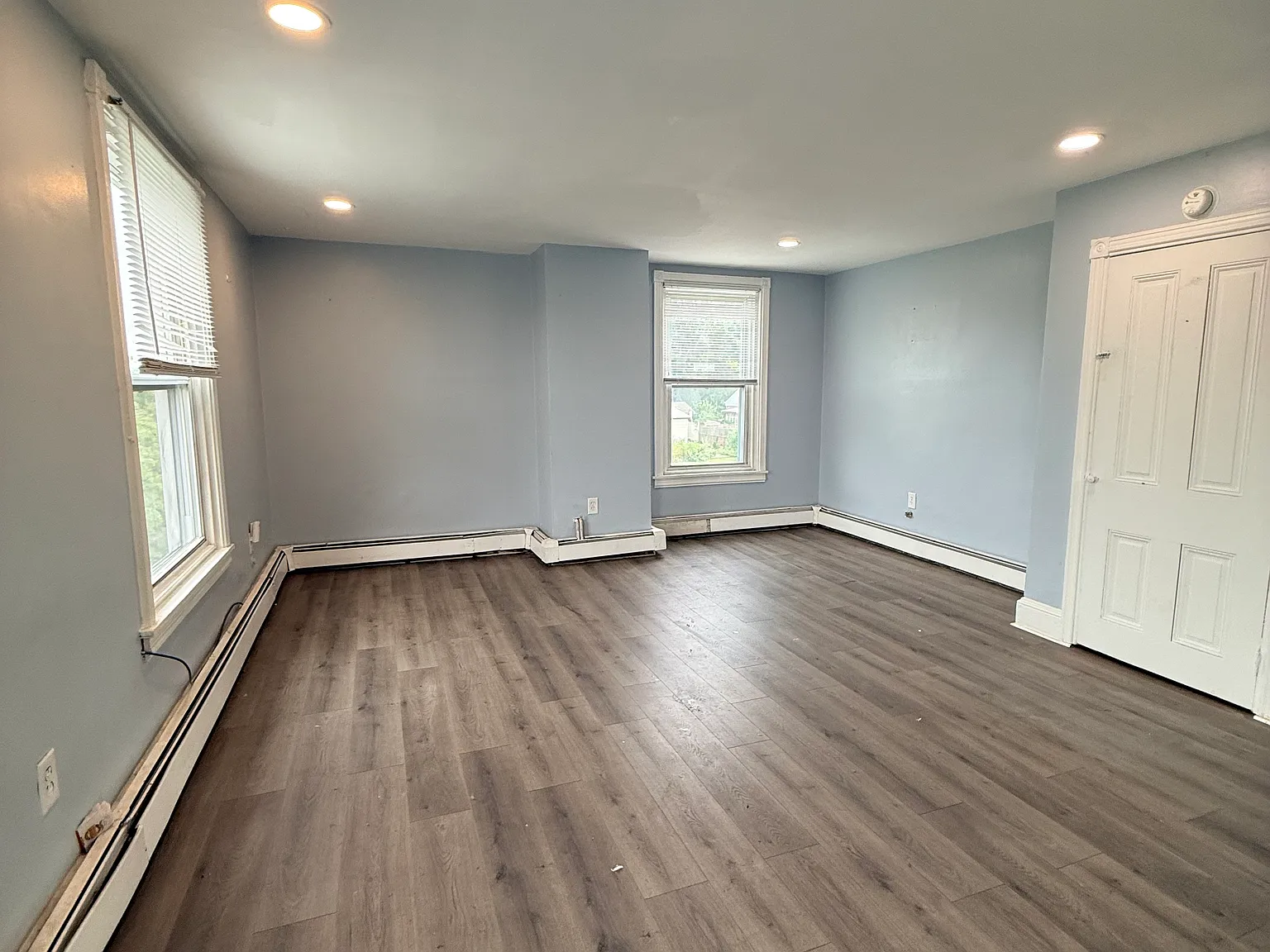 4 bed, 2000 sqft, $2,300 — Photo 4