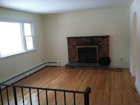 NEW FAIRFIELD RAISED RANCH